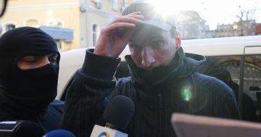 Stire din Eveniment : Bogdan Peşchir, adus la audieri în dosarul privind coruperea alegătorilor. A fost obligat să se legitimeze