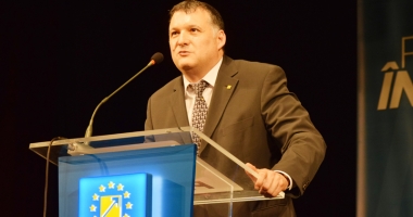 Stire din Politică-Administrație : "PNL promovează în Parlament oameni noi, integri și bine pregătiți, iar Programul de Guvernare este unul credibil"
