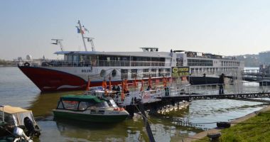 Stire din Social : Bolero, prima navă de croazieră fluvială care a ajuns în Delta Dunării