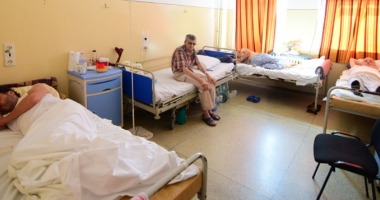 Pacienții internați la Județean nu mai rezistă: "Spitalul ne fierbe în suc propriu" - 4
