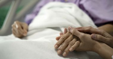 Stire din Sănătate : Tot mai mulți români află că au cancer, însă o parte dintre ei nu au acces la tratamente. „Sistemul este subfinanțat”