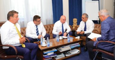 Stire din Politică-Administrație : Ședință de lucru între premierul Ilie Bolojan și autoritățile constănțene