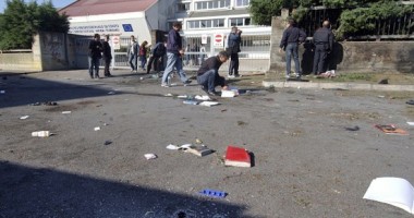 Stire din Actualitate : Atentat cu bombă lângă o școală din Italia soldată cu un mort și 7 răniți