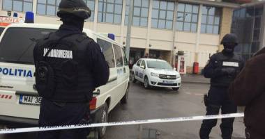 Bombe cu haine și praz în Gara Constanța. Serviciile de intervenție le-au "detonat" de față cu spectatorii din trenuri - 2