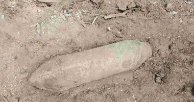 Stire din Eveniment : Bombă de 100 kg descoperită în curtea unui român. Pompierii au intervenit de urgenţă