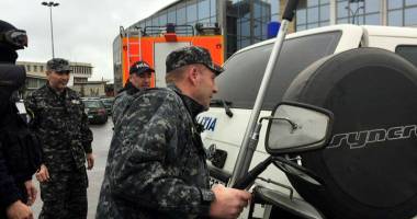 Bombe cu haine și praz în Gara Constanța. Serviciile de intervenție le-au "detonat" de față cu spectatorii din trenuri - 4