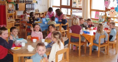 Bona sau grădinița? Ce alegeri fac părinții?