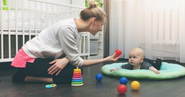 Stire din Social : Nu oricine poate lucra ca bonă. Care sunt condițiile