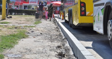 Cum "aruncă" Primăria Constanța banii pe vopsitul bordurilor - 5
