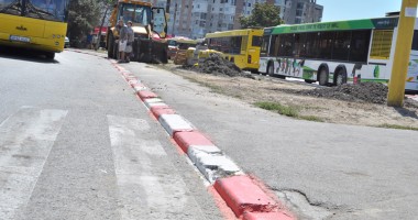 Cum "aruncă" Primăria Constanța banii pe vopsitul bordurilor - 6