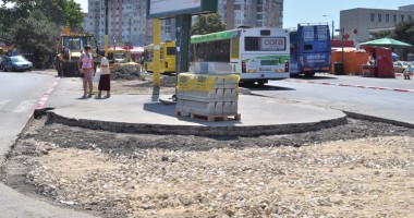 Cum "aruncă" Primăria Constanța banii pe vopsitul bordurilor - 7
