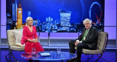 Stire din Actualitate : Fostul premier britanic Boris Johnson se reprofilează. Va lucra ca prezentator şi realizator de programe tv