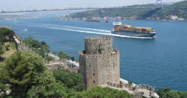 Stire din Economie : A scăzut numărul tancurilor petroliere în strâmtorile Bosfor și Çanakkale
