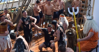 Zeul Neptun a botezat cadeții aflați la bordul bricului Mircea - 4