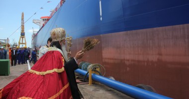 Premierul Victor Ponta și doi miniștri  au dat strălucire botezului navei "Histria Ambra" - 17