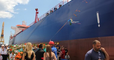 Premierul Victor Ponta și doi miniștri  au dat strălucire botezului navei "Histria Ambra" - 18