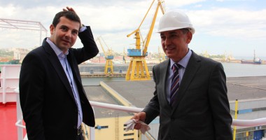 Premierul Victor Ponta și doi miniștri  au dat strălucire botezului navei "Histria Ambra" - 3