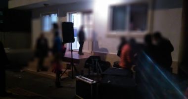 Stire din Eveniment : Galerie foto. Botez întrerupt de polițiștii locali din Constanța