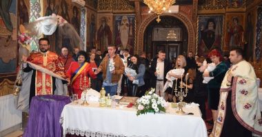 Stire din Social : Trei copii din Cumpăna au fost botezaţi în ziua de Sfântul Ştefan