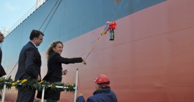 Rosella Velzel a botezat colosul de oțel "Zefirea" - 3