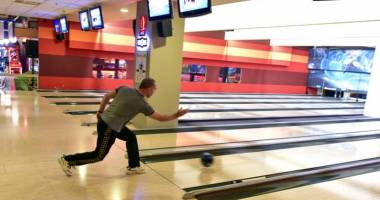 Stire din Sport : Premii surpriză, la concursul de bowling al lunii decembrie