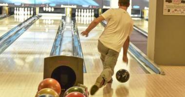 Stire din Sport : E decembrie, e… bowling!