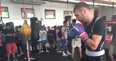 Stire din Sport : Galerie FOTO. Lucian Bute va reveni în ring, în 2015