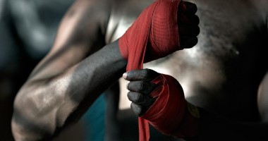 Pugilist arestat după ce și-a împușcat vărul
