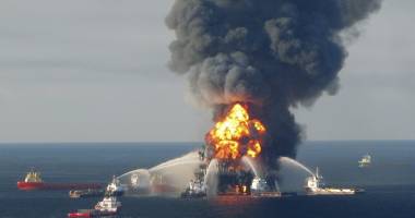 Stire din Actualitate : Despăgubiri IMENSE, datorate de British Petroleum pentru poluarea din Golful Mexic