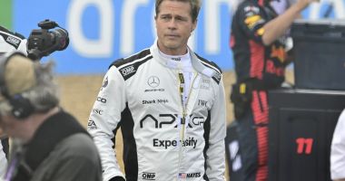 Brad Pitt, în echipament de pilot la Marele Premiu de Formula 1 al Marii Britanii