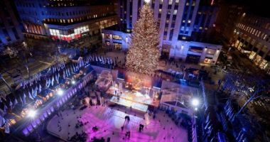 Stire din Actualitate : Bradul de Crăciun care îți taie respirația. Fotografiile umitoare sunt din Rockefeller Center, New York