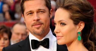 Stire din Actualitate : Angelina Jolie și Brad Pitt își spun adio după 11 ani de căsătorie