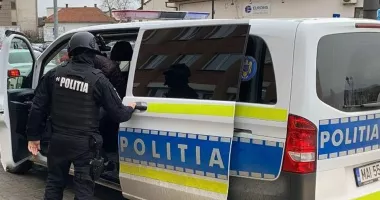 Stire din Eveniment : Un cuplu este anchetat după ce a pus în circulație 4000 de euro falși