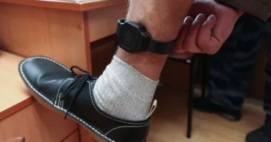 Stire din Eveniment : Bărbat arestat după ce și-a distrus brățara electronică impusă pentru violență domestică