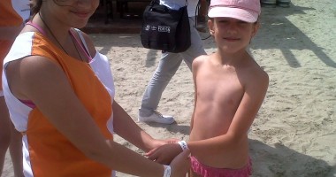 7.500 de brățări de vacanță oferite, într-o lună de zile, copiilor pe plajele litoralului - 2