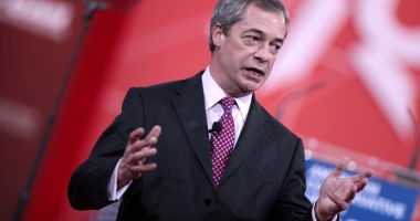 Stire din Actualitate : Brexit: Liderul partidului eurofob, Nigel Farage,  și-a anunțat demisia
