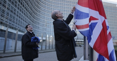 Stire din Actualitate : Cetățenii britanici  vor putea călători  în UE doar cu viză, după Brexit