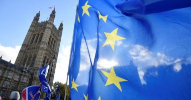Stire din Actualitate : Brexit: Trei miniștri și-au dat demisia din guvernul Theresa May, în semn de protest față de acordul cu UE