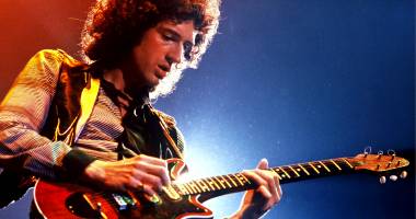 Stire din Cultură-Educație : Brian May, chitaristul Queen, concert în premieră la București
