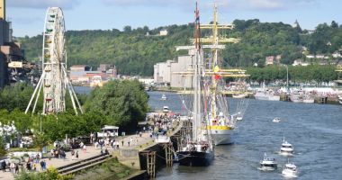 Stire din Eveniment : Printre sute de catarge! Nava-școală "Mircea", la Regata l’Armada de Rouen 2019