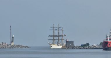 Stire din Cultură-Educație : Astăzi, cei 92 de elevi au revenit acasă la bordul navei-școală „Mircea”