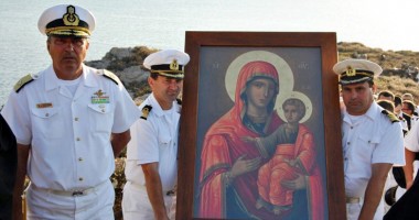 Stire din Eveniment : Echipajul și cadeții de pe Bricul "Mircea", în misiune sfântă pe Muntele Athos