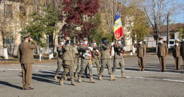 Stire din Eveniment : 142 de ani de tradiții militare la Brigada 9 Mecanizată „Mărășești”