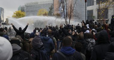 Stire din Actualitate : Mii de manifestanți la Bruxelles împotriva măsurilor anti-COVID