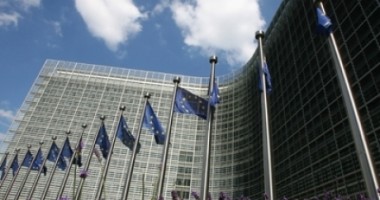 Stire din Social : Instituțiile UE caută 600 de traducători. Vezi salarii