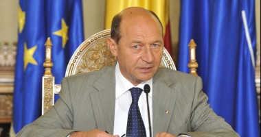 Traian Băsescu, la Tuzla. Președintele a vizitat platforma de foraj Ocean Endeavor din Marea Neagră
