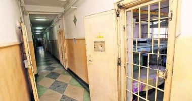 Stire din Eveniment : Bucătarul de la Penitenciarul Târgu Jiu a fost pus să păzească deținuții