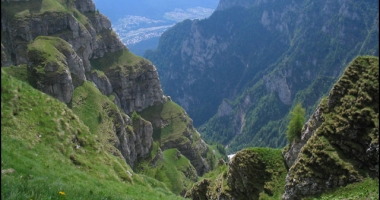 Turistă căzută într-o prăpastie din Bucegi