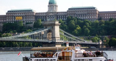 Alertă la Budapesta: bombă americană de jumătate de tonă, găsită în Dunăre