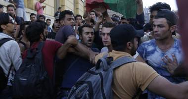 Galerie foto. Imigranții, ca la ei acasă! AU TRECUT LA AMENINȚĂRI DURE! - 6